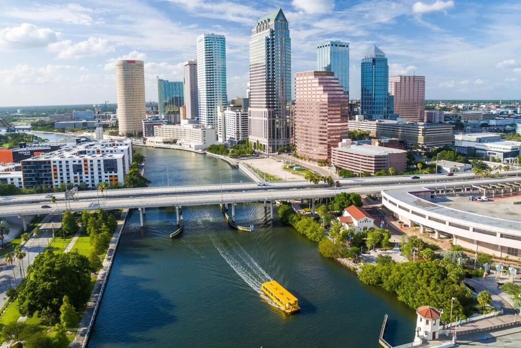 Contemporary 1-Bedroom Private Bungalow Walk To Armature & Riverwalk Tampa Extérieur photo