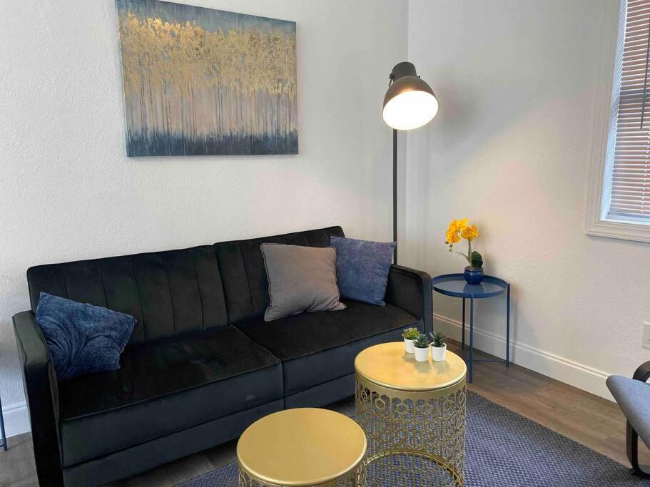 Contemporary 1-Bedroom Private Bungalow Walk To Armature & Riverwalk Tampa Extérieur photo