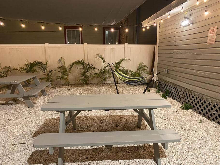 Contemporary 1-Bedroom Private Bungalow Walk To Armature & Riverwalk Tampa Extérieur photo